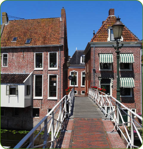 Bruggetje in het middeleeuwse centrum van Appingedam, Groningen