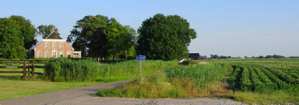 Boerderij en akkerland in Groningen