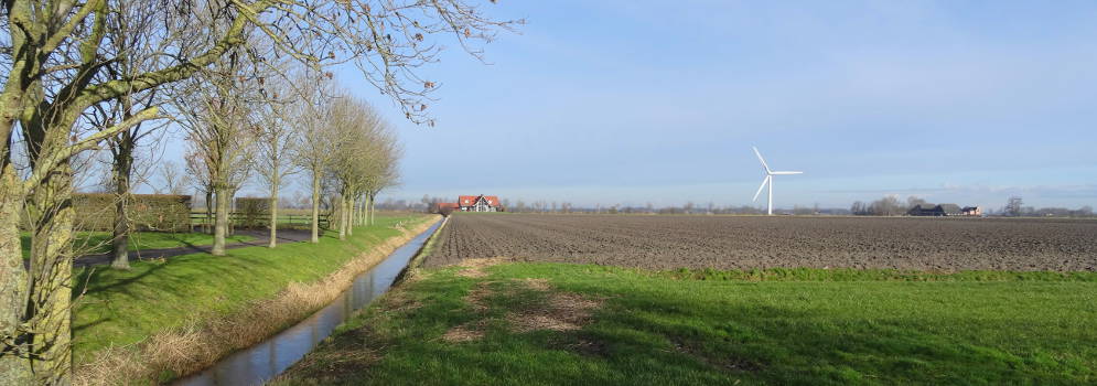 Akkers en huis bij Wildeveld in Groningen