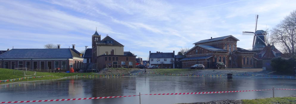 IJsbaan in het centrum van het dorp Winsum, Groningen